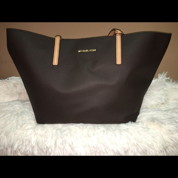 Michael Kors Tote! EUC/new - Picture 2 of 8